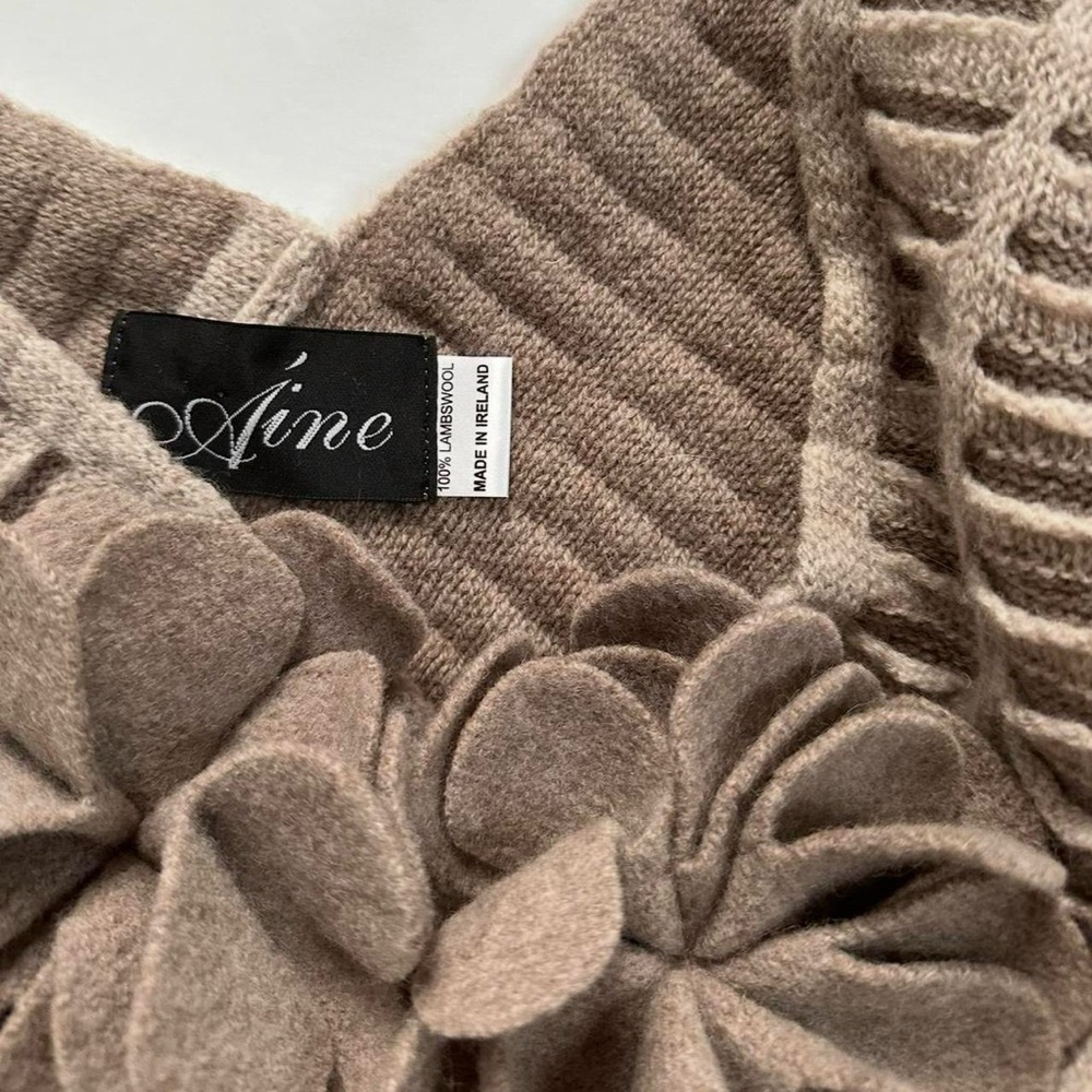 Áine Winter Wool Shawl - Picture 3 of 8